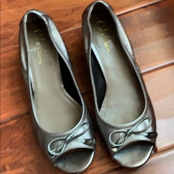 Cole Haan wedge with Nike Air soles. - Picture 2 of 3